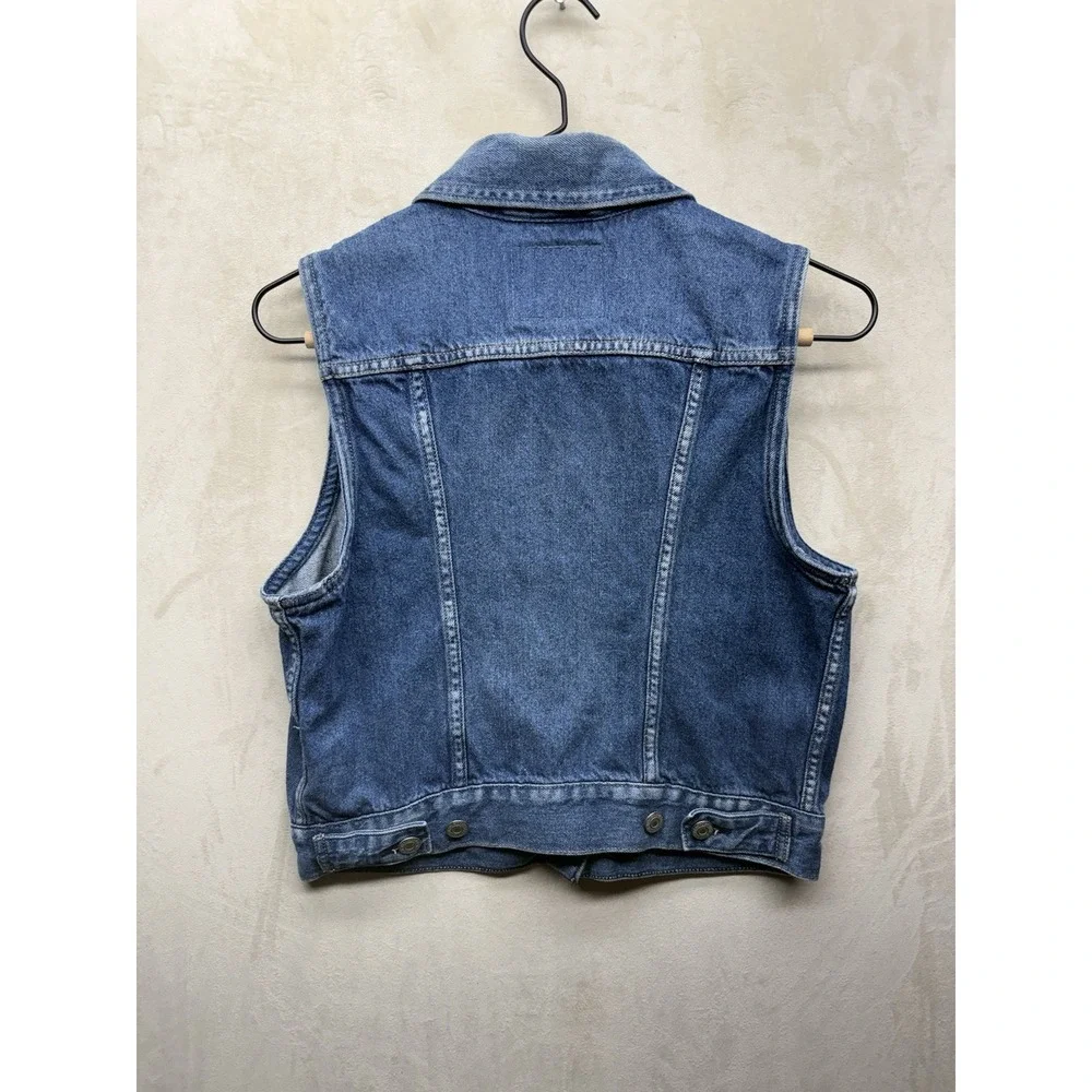 LEVIS Vest Womens Small Denim Trucker Blue Medium Wash Jean Biker Full Button